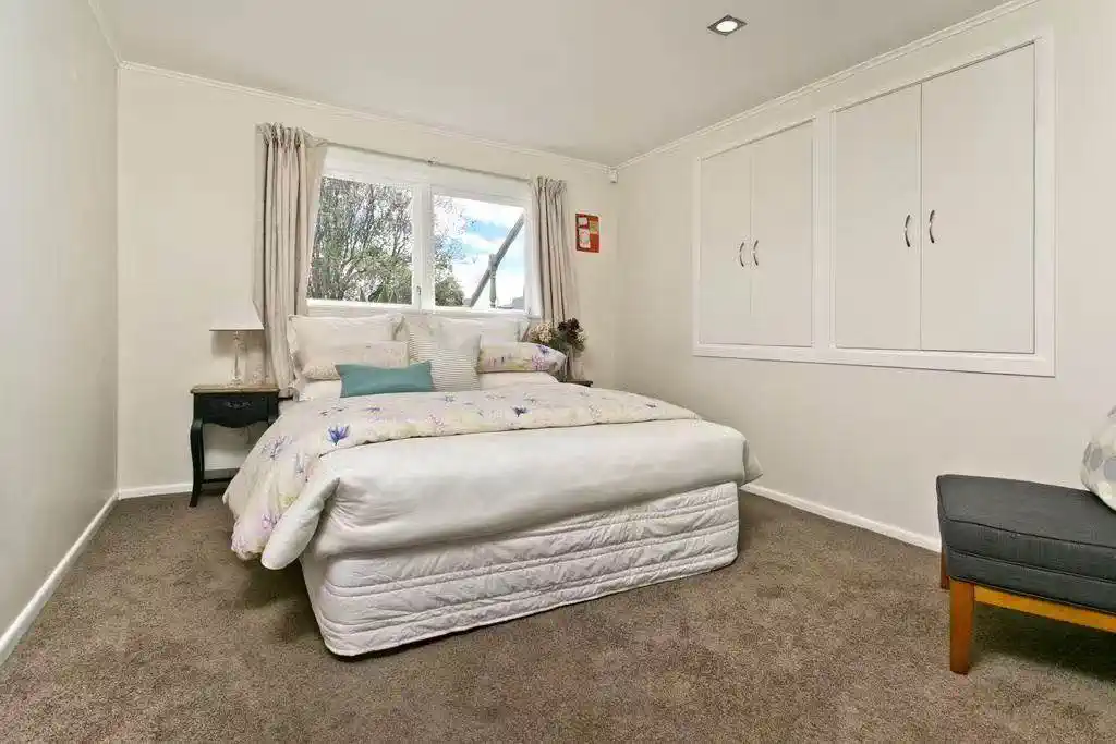Double Westlake school zone, 675m2 section with RC & EPA APPROVED | BC SUBMITTED, 4 beds 2 baths house with garage, Upstairs: 3 generous bedrooms + 1 bathroom, Ground floor: 1 large bedroom + 1 bathroom, currently rented for $900/week, 0.2 km to Forrest Hill School, 0.5 km to Westlake Boys’ High School, 1.1 km to Westlake Girls’ High School, 24 Arrow Road, Forrest Hill,Auckland