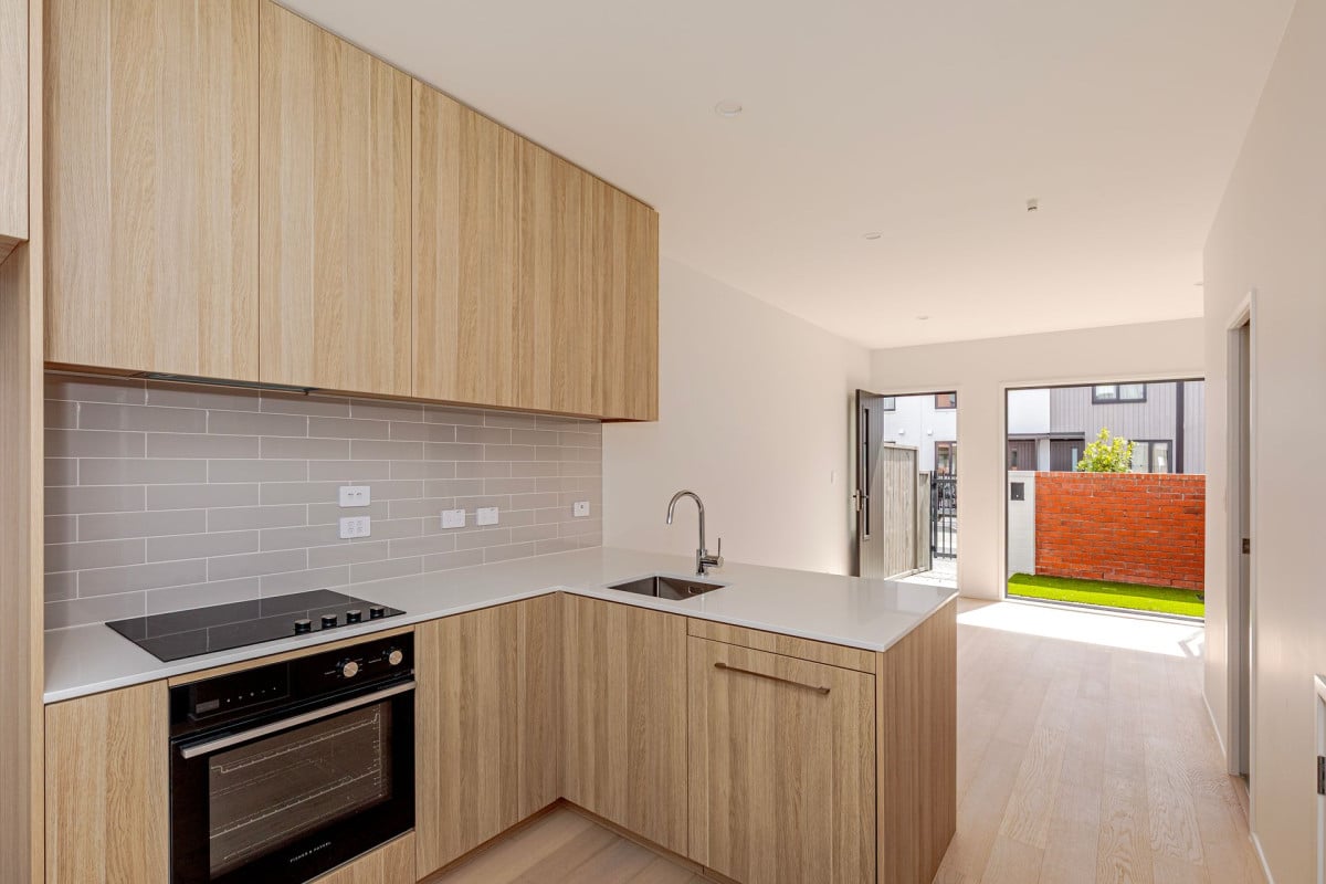 Brandnew, 1-124: 3 Bedrooms 3 Bathrooms with carpark. Floor size: 90m2 plus courtyard 37m2. Price: $900,000 +, 7A & 7B: Dual Key Two Studio Apartments. Floor size: 73m2 plus courtyard 24m2. Price: $700,000 +, Unit 113: 2 Bedrooms 3 Bathrooms with carpark. Floor size: 74m2 plus courtyard 16m2. Price: $800,000 +, 124 Taylors Road Mt Albert, Auckland