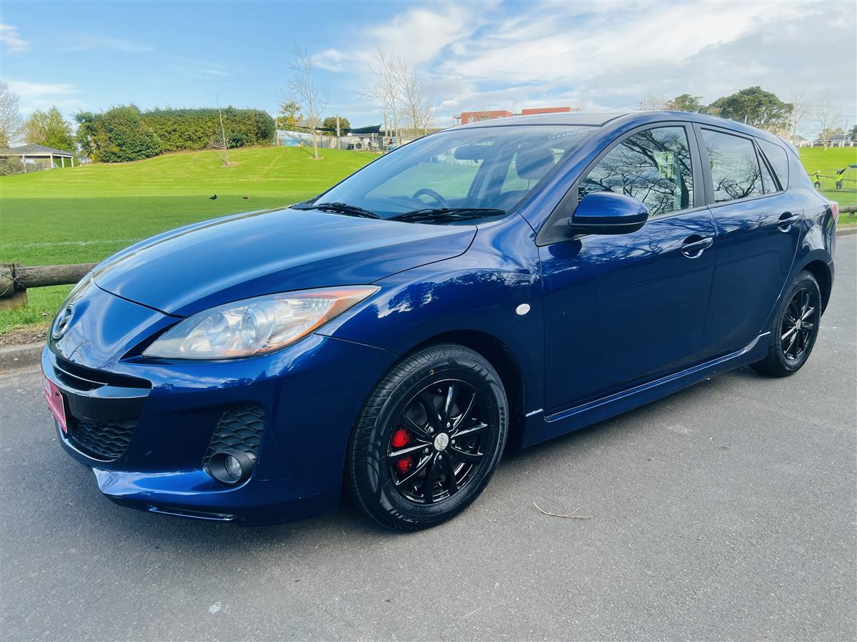 2012 Mazda Axela 52000 KMS APPLE CAR PLAY NEW STEREO Hatchback Automatic, 5 seats, Blue, Petrol, 1,500 cc, 52,869 km