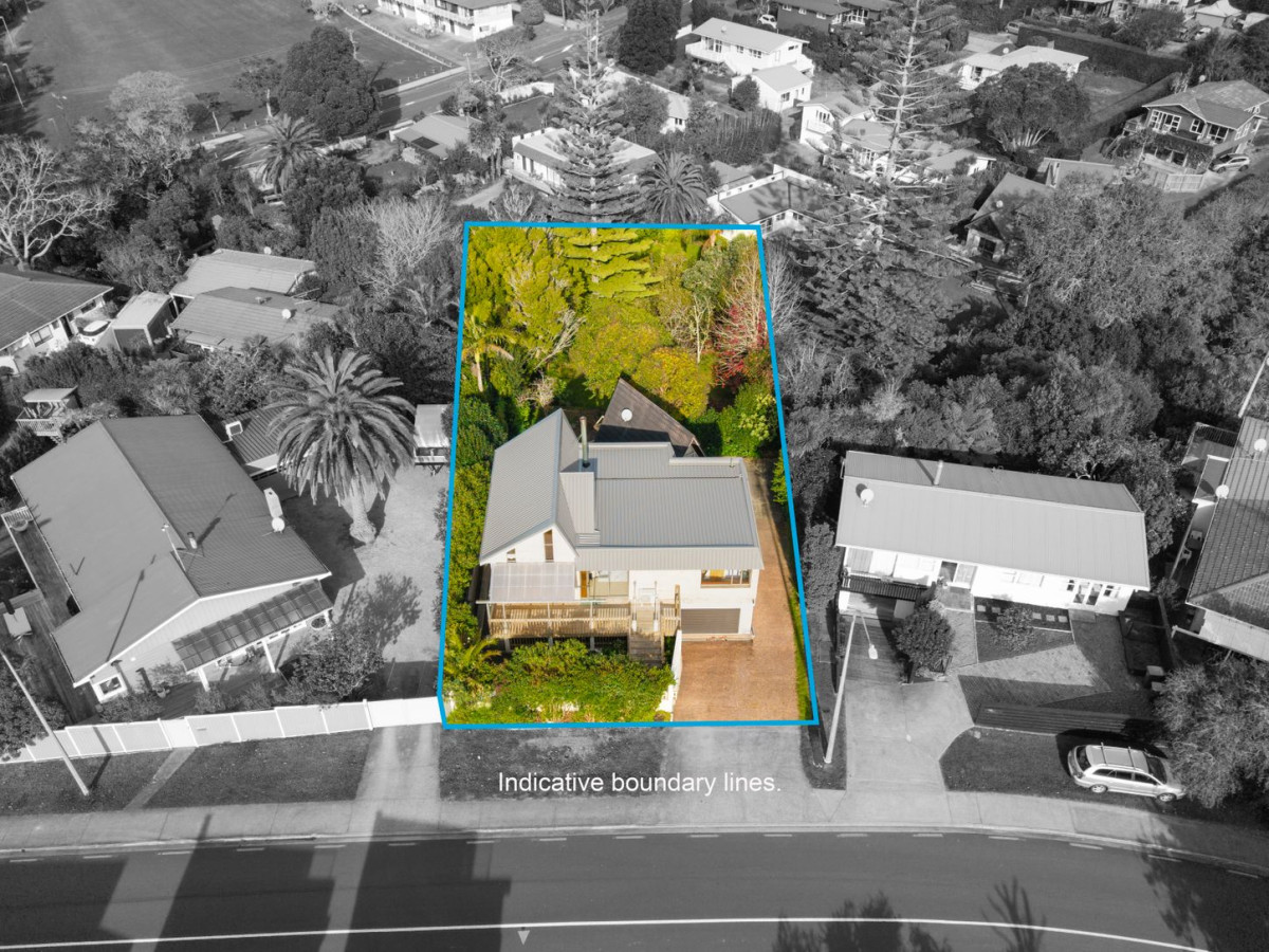 Must sell- Vendor moving to Australia, Home and Income on 1148m2 section, Two separate homes, 271sqm floor area, Main home: 4 bedrooms, 2 living areas, 3 bathrooms, single garage, Secondary home: 1 bedroom, 1 living area, 1 bathroom, double garage, Two water meters and three power meters, Zoned for Torbay School, Northcross Intermediate and Long Bay College, 14 Glamorgan Drive, Torbay, Auckland