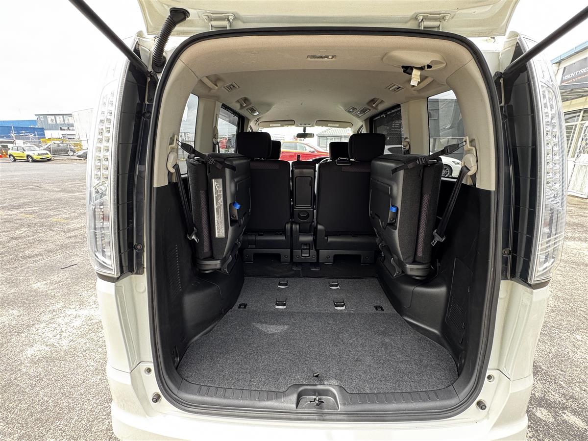2011 Nissan Serena S-Hybrid Highway Star 8 Seats Van Automatic, 7 seats, 2,000 cc, 170,000 km, Finance Available