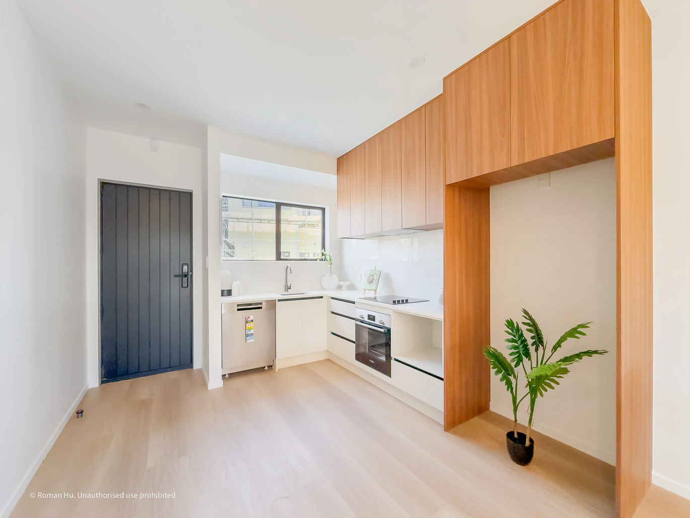 Brandnew 3 double bedrooms plus a dedicated home office/study 2.5 baths home with garage, zoned for Mangapikopiko School with elite ACG Strathallan just a short drive away. close to shops, motorway access, 21 Aratuhia Lane Rosehill, Auckland