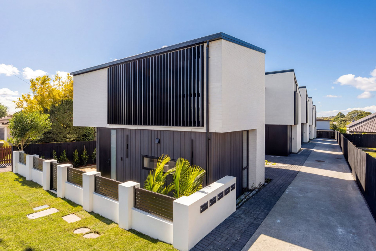 10 Years Master Builder Guarantee, 137m2 Brandnew standalone 3 beds 2.5 baths home with garage, close to motorway access, local shops, parks, zoned for Stanhope Road School, One Tree Hill College and Baradene College, 7A Vause Street Ellerslie, Auckland