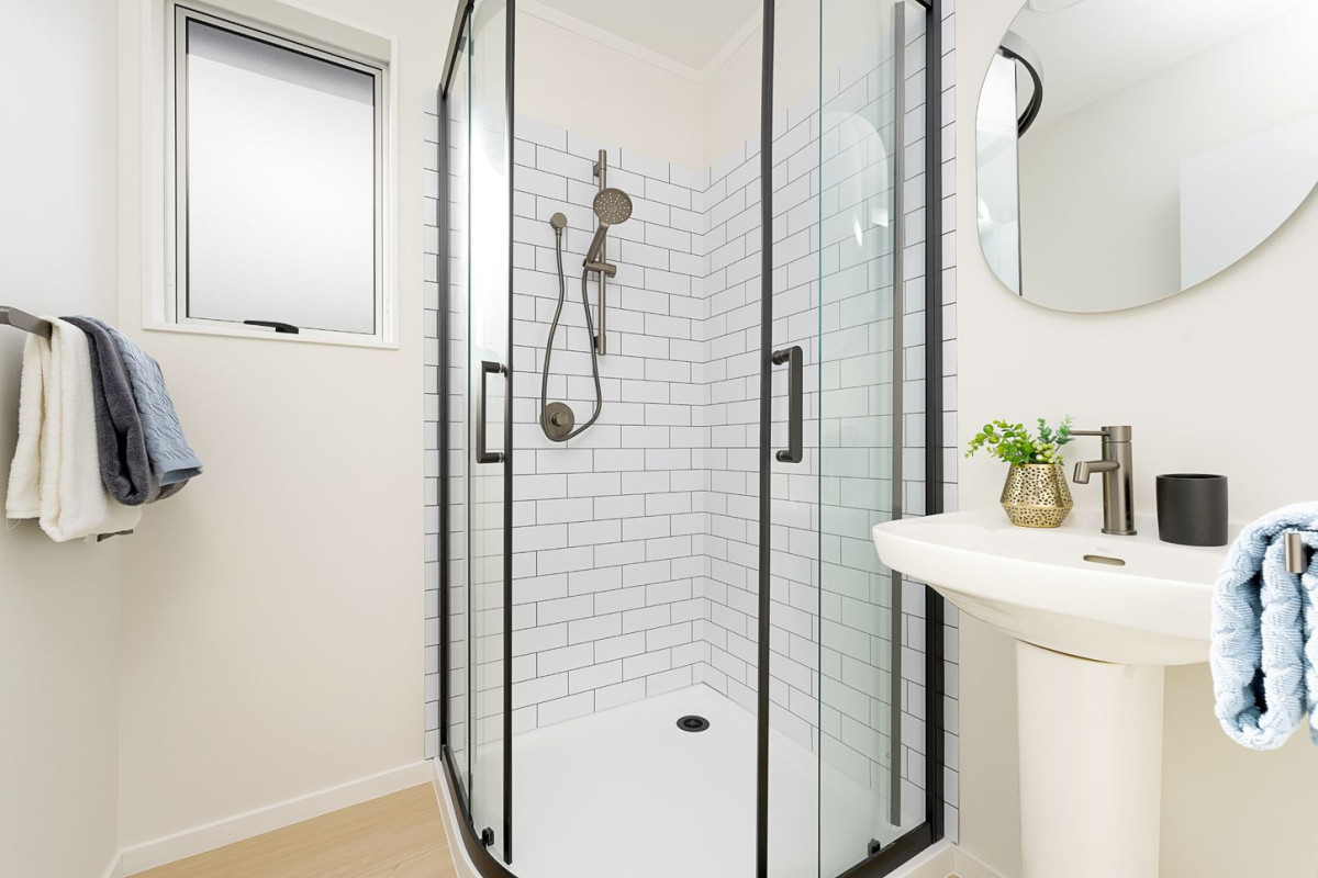 Motivated Vendor with Retirement Plans, 615m2 section, Renovated 3 beds + Flexi room 1 bath house with standalone double garage, close to schools, Lincoln Road’s shops, supermarkets, motorway access, 85 Riverpark Crescent, Henderson, Auckland