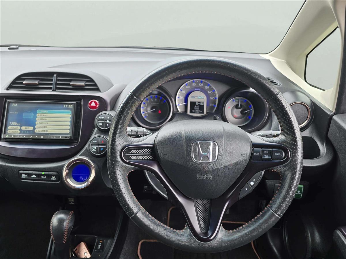 2012 Honda Fit HYBRID !! Top Spec !! heated seats !! Cruise control !! Reverse camera Hatchback Automatic, 5 seats, Hybrid, 1,339 cc, 154,359 km