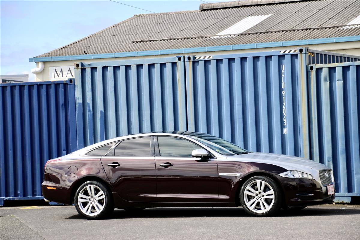 2010 Jaguar XJ V8 Premium Luxury Edition Sedan Automatic, 5 seats, 1 owner, Petrol, 4,999 cc, 56,000 km