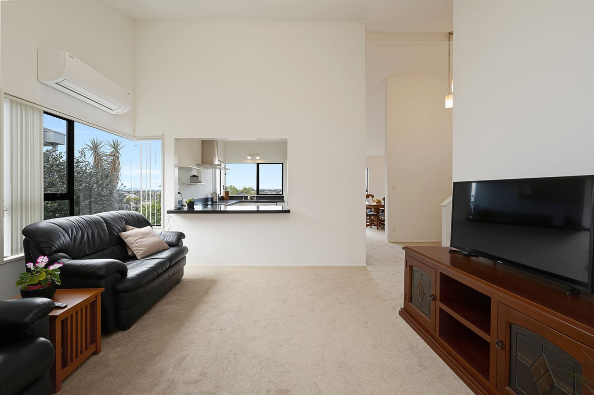 Owners Downsizing After 26 Years, 624m2 section, 190m2 3 beds 2 baths house with double garage, Zoned for the highly regarded Marina View School and Hobsonville Point Secondary School, with Marina View School just a short walk away, 112 West Harbour Drive, West Harbour, Auckland