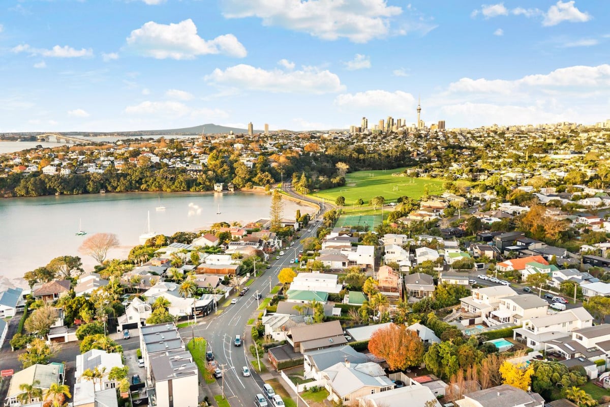 152m2 Renovated 3 beds 2 baths house with double carport, heritage charm with modern ease – a residence designed for those who appreciate authenticity, quality, and a lifestyle to match. 94 West End Road, Westmere, Auckland
