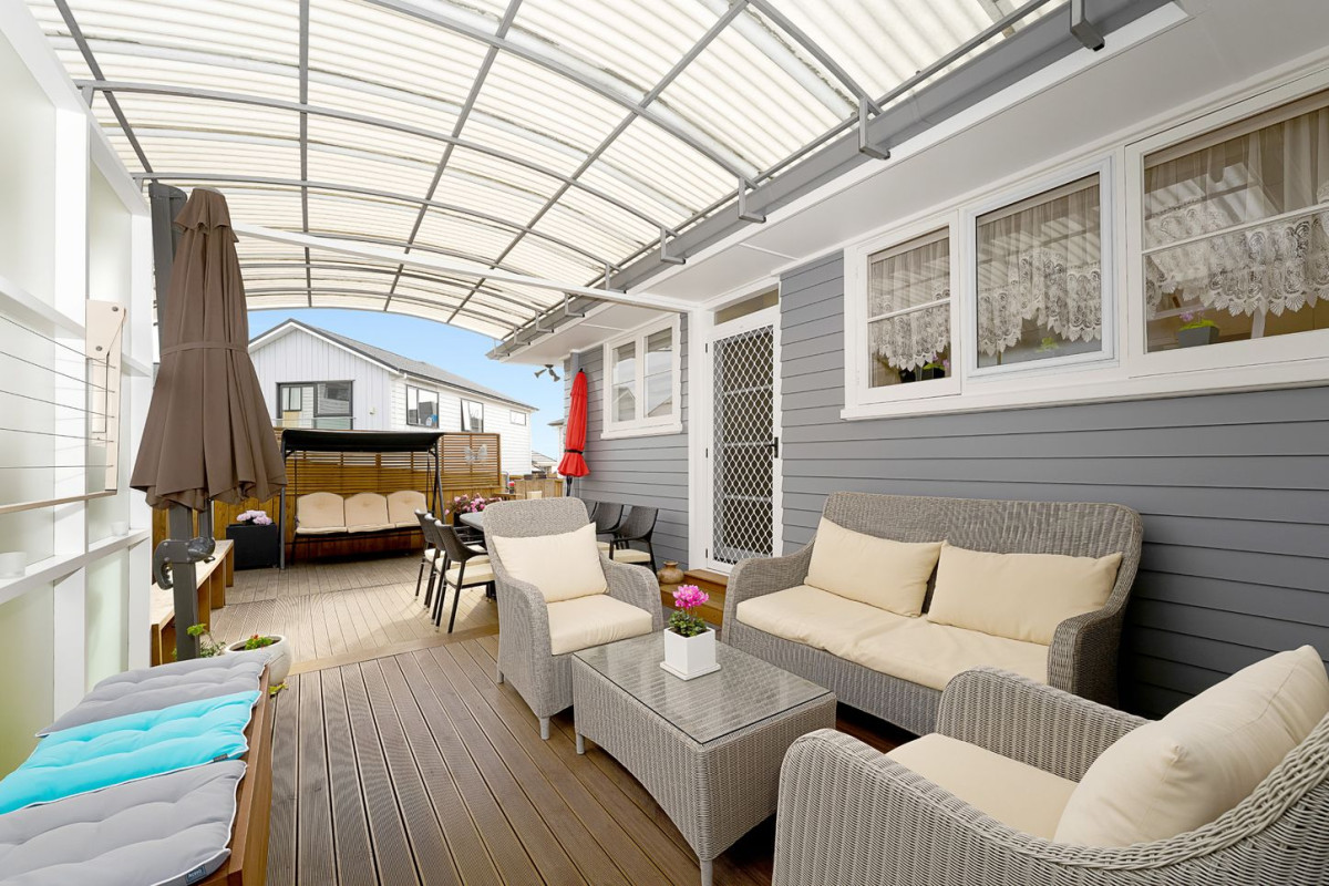 453m2 section, Selling After 27 Years To Downsize, 3 beds 2 baths house with 2 single garages, close to schools, shops, 10 Kelwyn Road, Kelston, Auckland