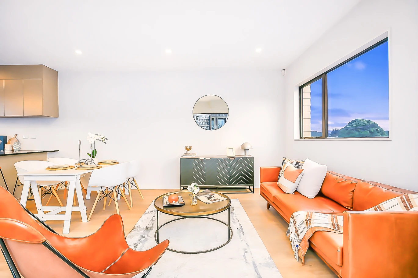 Urgent Sell, ASAP, Enquiries over $670K, 10-Year Master Build Guarantee. 140m2 Brandnew freehold 3 beds 2 baths home with garage, move-in ready, walk a mere 600m to Kelston Mall and Woolworths. 4/4052 Great North Road Glen Eden, Auckland