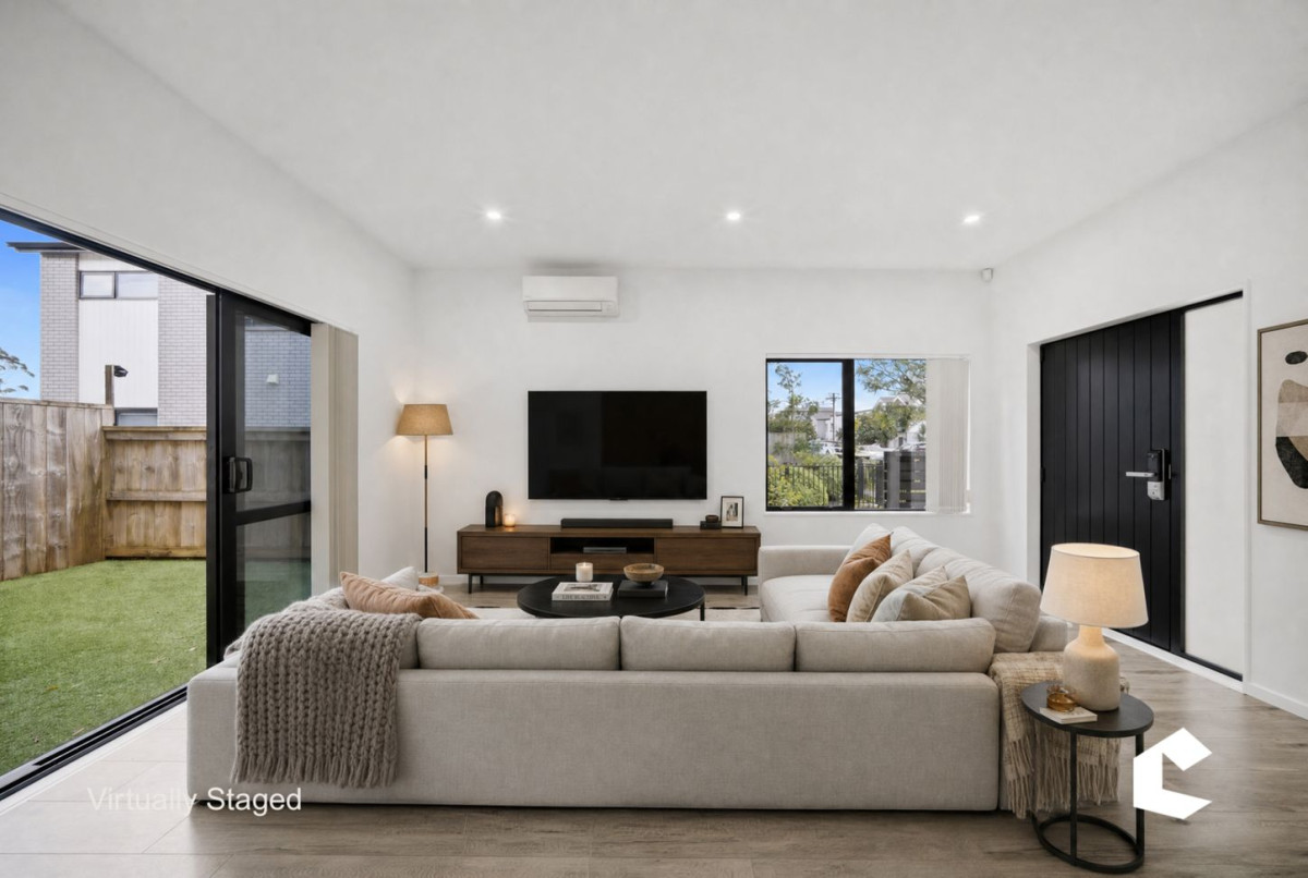 Vendor Cashing Up, Nearby Ranui Domain, 3 beds 1.5 baths home with car park, close to Ranui Train Station, schools, local shops, 15A Arney Road, Ranui, Auckland