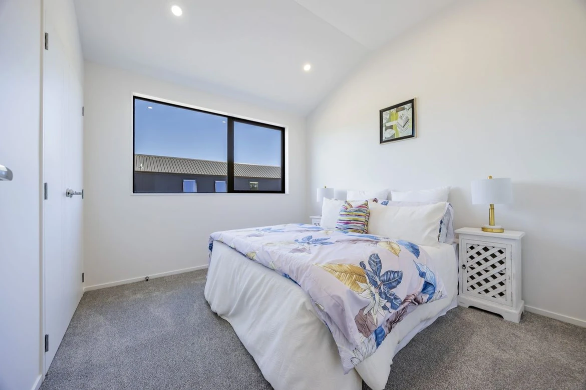 10-Year Master Build Guarantee, Brandnew 3 beds 3 baths duplex home with garage, close proximity to highly-regarded kindergartens and primary schools, and is handy to the vibrant cafes, shops, and amenities of the Kumeu Town Centre. 89 Podgora Avenue Huapai, Auckland
