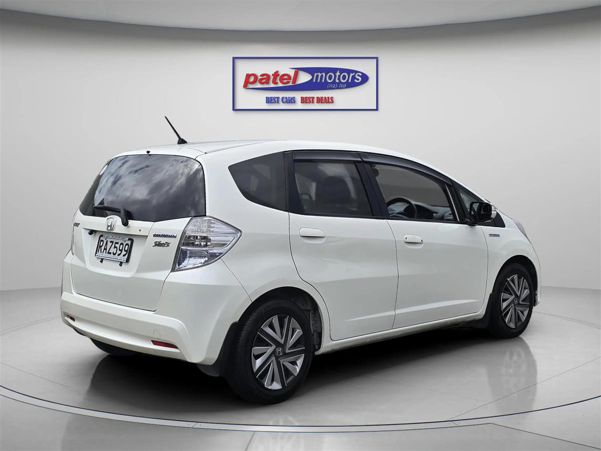 2012 Honda Fit HYBRID !! Top Spec !! heated seats !! Cruise control !! Reverse camera Hatchback Automatic, 5 seats, Hybrid, 1,339 cc, 154,359 km