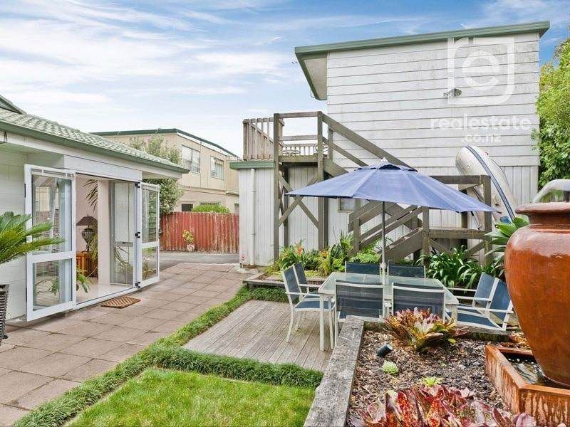 For rent, Macleans College zone, No smoking allowed, Pets considered on request, 2 beds + Flexi room 1 bath home with garage, available 26th June, 2/68 Hattaway Avenue, Bucklands Beach, Auckland