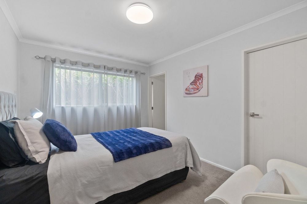 Mt Albert Grammar School zone, Standalone 5 beds + office 4 baths house with double garage, with easy access to public transport and within walking distance to Sandringham local cafés, shops, and amenities. 298B Mount Albert Road, Sandringham, Auckland