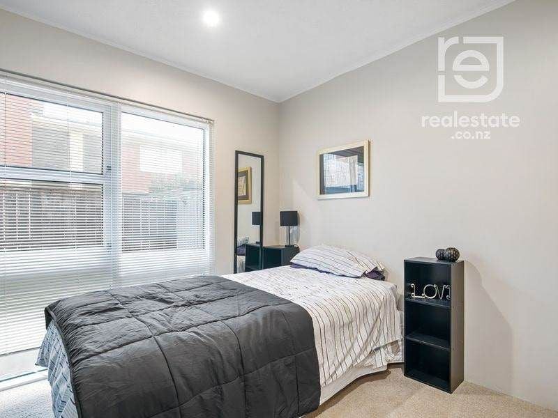 For rent, Macleans College zone, No smoking allowed, Pets considered on request, 2 beds + Flexi room 1 bath home with garage, available 26th June, 2/68 Hattaway Avenue, Bucklands Beach, Auckland