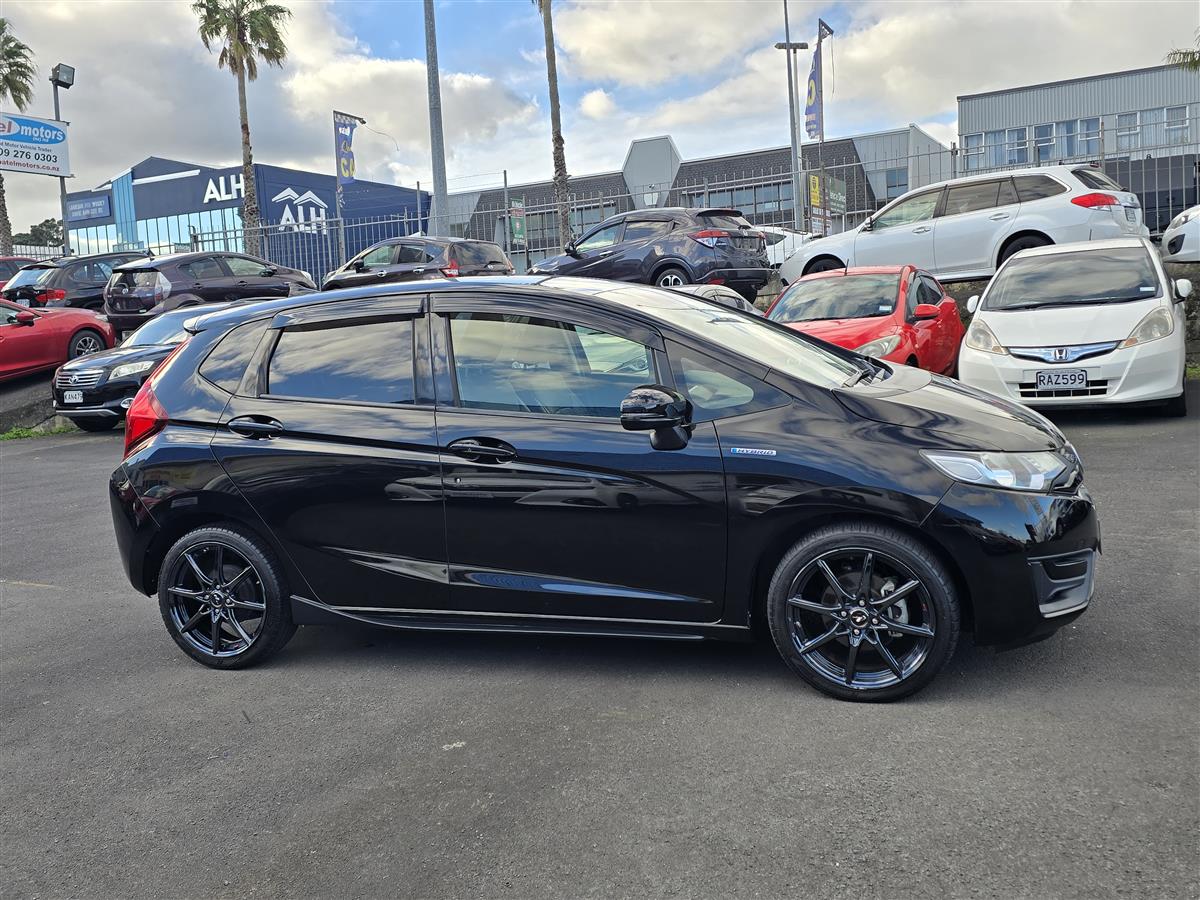2016 Honda Fit Hybrid !! Leather Seats !! Superb condition !! Hatchback Automatic, 5 seats, Black, Hybrid, 1,490 cc, 94,779 km
