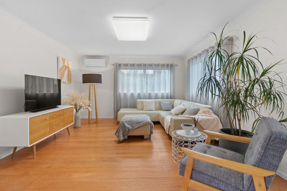 Mt Albert Grammar School zone, Standalone 5 beds + office 4 baths house with double garage, with easy access to public transport and within walking distance to Sandringham local cafés, shops, and amenities. 298B Mount Albert Road, Sandringham, Auckland