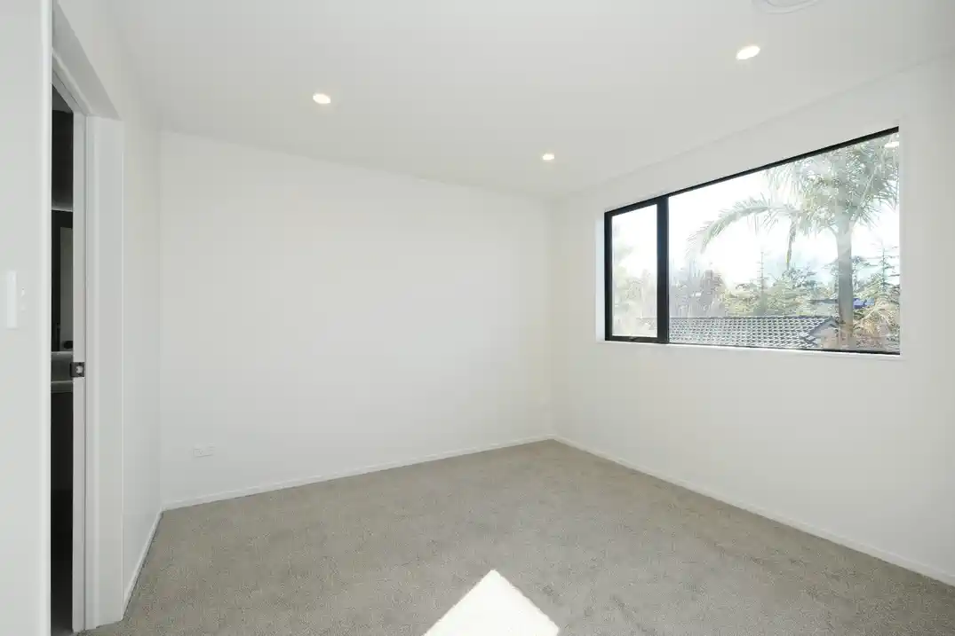 For rent, 4 beds 3 baths house with garage, Available from 1st July, 31C Culver Tce, Howick, Auckland