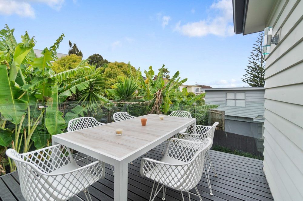 Mt Albert Grammar School zone, Standalone 5 beds + office 4 baths house with double garage, with easy access to public transport and within walking distance to Sandringham local cafés, shops, and amenities. 298B Mount Albert Road, Sandringham, Auckland