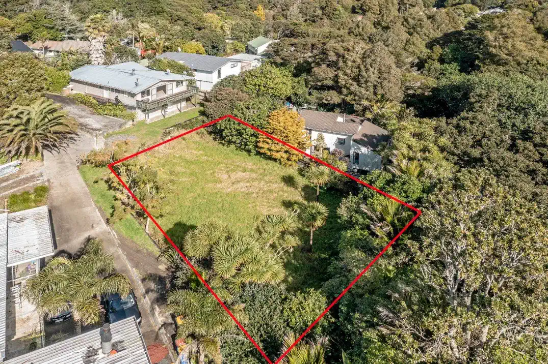 1148m2 section with RC approved for 2 lots, Lot 1, an existing 4 beds 2 baths house on 548m2 section, Lot 2, 600m2 section, Close to schools, parks, shops, 0.9 km to Windy Ridge School, 1.7 km to Glenfield Intermediate School, 35 Domain Road, Glenfield, Auckland
