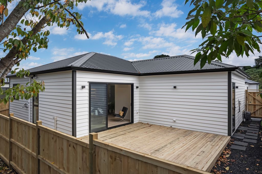 160m2 Standalone 4 beds (2 ensuites) 3 baths houe with double garage, easy access to local schools, parks, shops, and motorway connections, 10 Furlough Road, Opaheke, Auckland