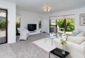 For rent, Macleans College zone, No smoking, 3 beds 1 bath home, available now, 44A Vivian Wilson Drive, Eastern Beach, Auckland