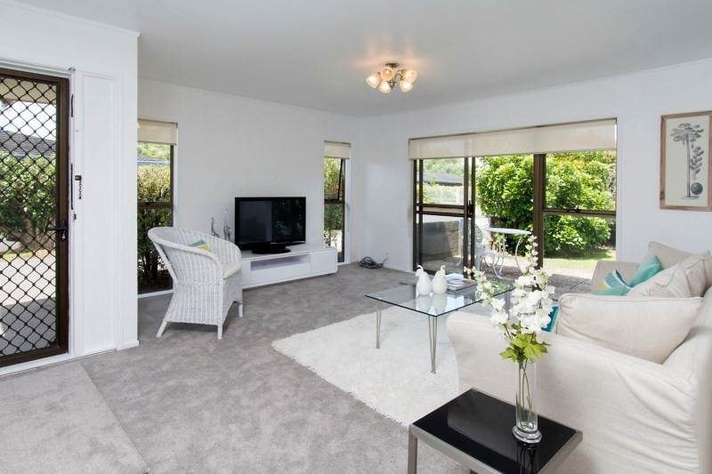 For rent, Macleans College zone, No smoking, 3 beds 1 bath home, available now, 44A Vivian Wilson Drive, Eastern Beach, Auckland
