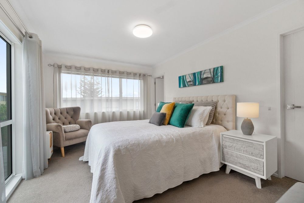 Mt Albert Grammar School zone, Standalone 5 beds + office 4 baths house with double garage, with easy access to public transport and within walking distance to Sandringham local cafés, shops, and amenities. 298B Mount Albert Road, Sandringham, Auckland