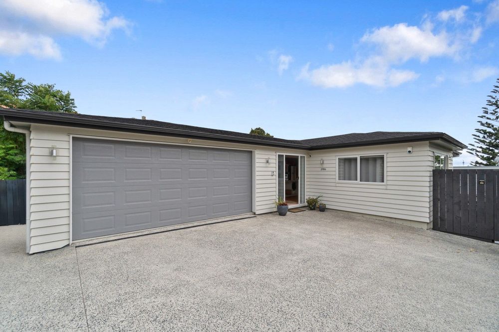 Mt Albert Grammar School zone, Standalone 5 beds + office 4 baths house with double garage, with easy access to public transport and within walking distance to Sandringham local cafés, shops, and amenities. 298B Mount Albert Road, Sandringham, Auckland