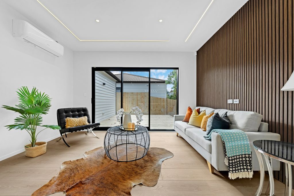 160m2 Standalone 4 beds (2 ensuites) 3 baths houe with double garage, easy access to local schools, parks, shops, and motorway connections, 10 Furlough Road, Opaheke, Auckland