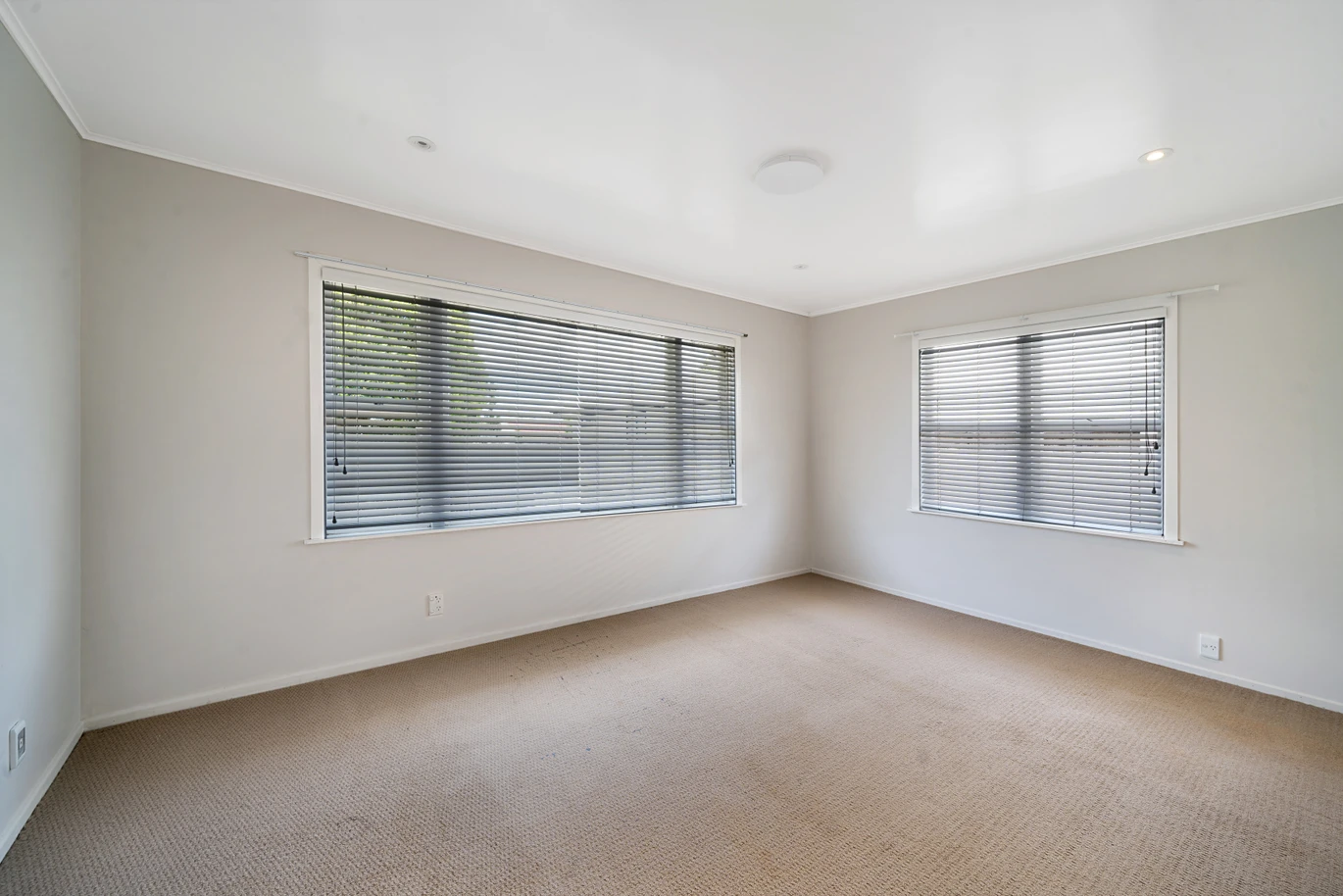 809m2 section, Must SELL ASAP, Due to mounting financial pressures, Forget the CV and ignore past prices, 4 beds 1.5 baths house wit garage, In zone for Freyberg Community School, Rangeview Intermediate, and Rutherford College. 16 Coniston Avenue Te Atatu South, Auckland