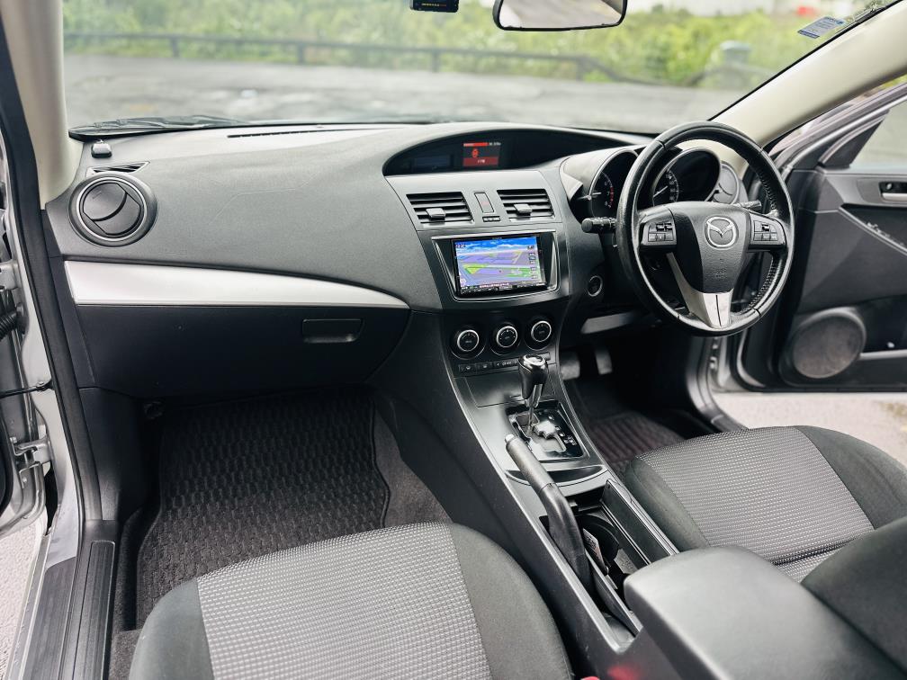 2013 Mazda Axela SPORTS !! STUNNING ALLOYS !! Hatchback Tiptronic, 5 seats, Silver, New Import, Petrol, 1,500 cc, 54,885 km