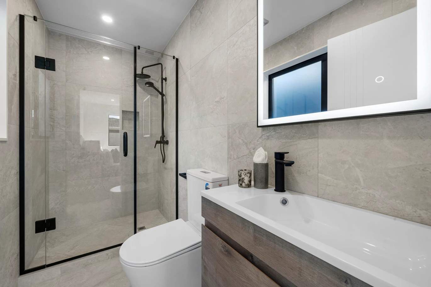 Brandnew standalone 3 beds 2.5 baths home with garage, close to schools, shopping centres, zoned for highly regarded schools including Howick Primary School and Pakuranga College. Lots 1-6/18 Bradbury Road Botany Downs, Auckland
