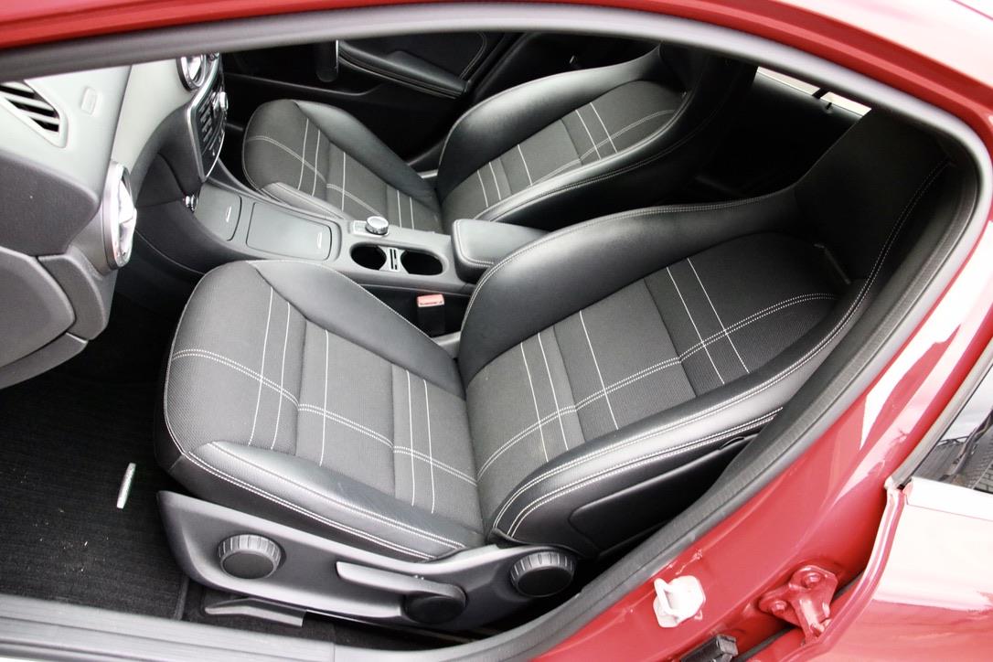 2014 Mercedes-Benz GLA 180 GLA180 with DISTRONIC PLUS Package RV/SUV Automatic, 5 seats, Petrol, 1,590 cc, 64,000 km