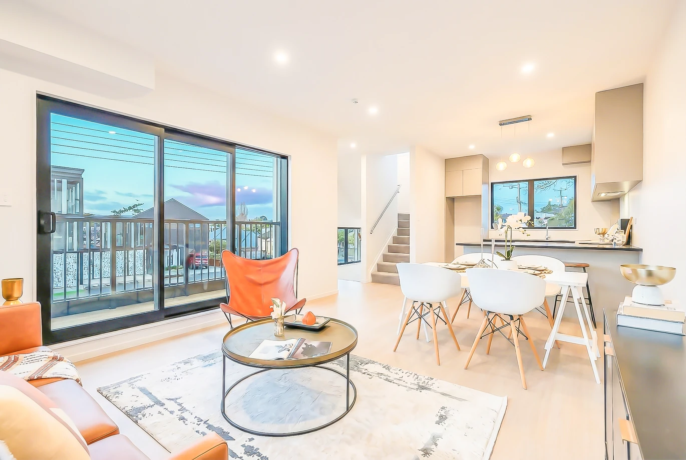 Urgent Sell, ASAP, Enquiries over $670K, 10-Year Master Build Guarantee. 140m2 Brandnew freehold 3 beds 2 baths home with garage, move-in ready, walk a mere 600m to Kelston Mall and Woolworths. 7/4052 Great North Road Glen Eden, Auckland