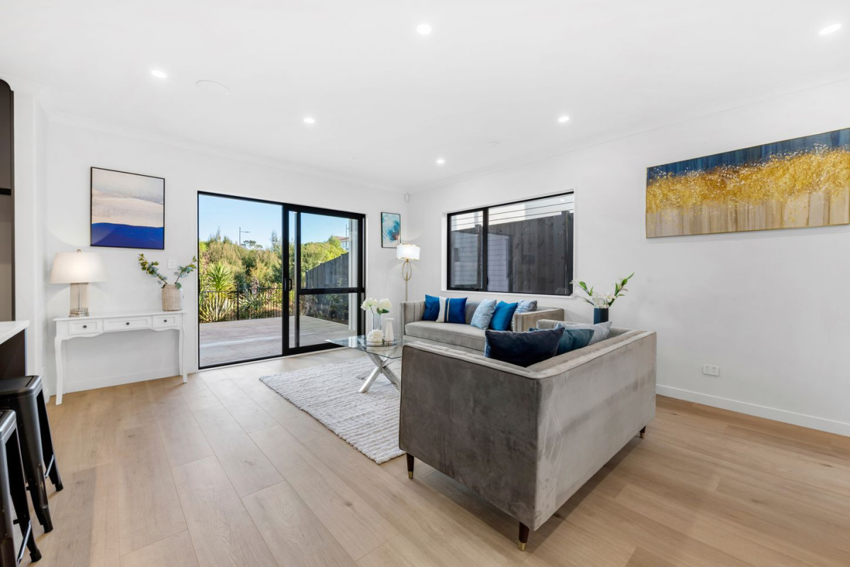 411m2 section backing onto reserve, 2 kitchens, 320m2 Brandnew 6 beds (4 ensuites) + study 5.5 baths house, double garage, 2 beds granny, 15 Seagreen Avenue, Karaka, Auckland