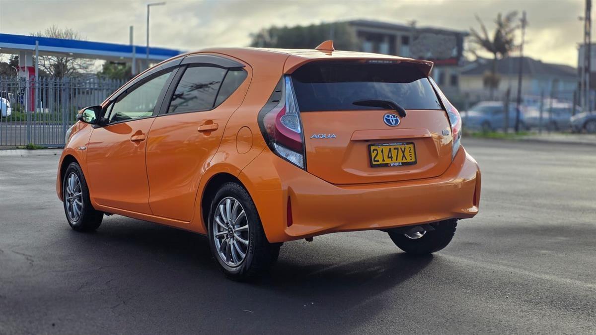 2018 Toyota Aqua *Push Start*Reverse Camera*Nice Mags*3rd Gen* Hatchback Automatic, 5 seats, Hybrid, 1,496 cc, 105,584 km