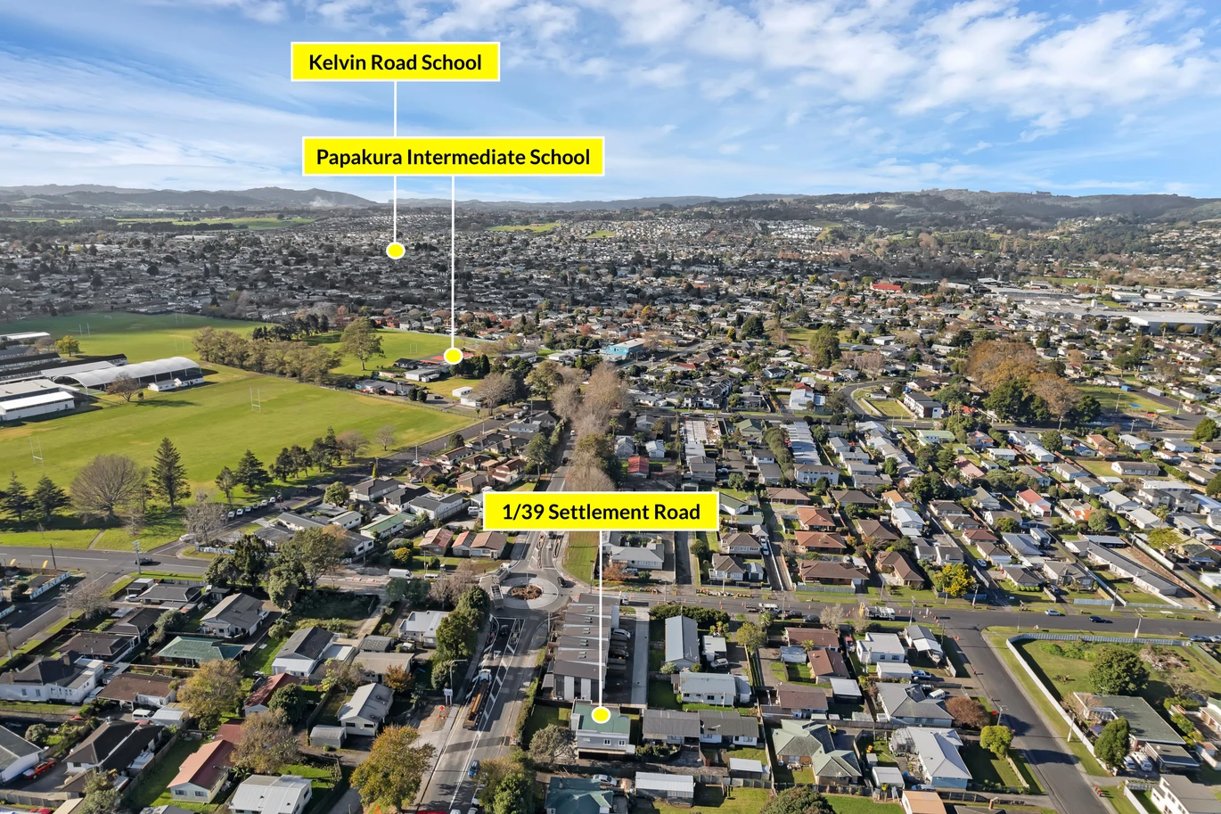 Standalone 3 beds 1 bath house with car park, close to schools, parks, town centre, easy motorway access, 1/39 Settlement Road Papakura, Auckland