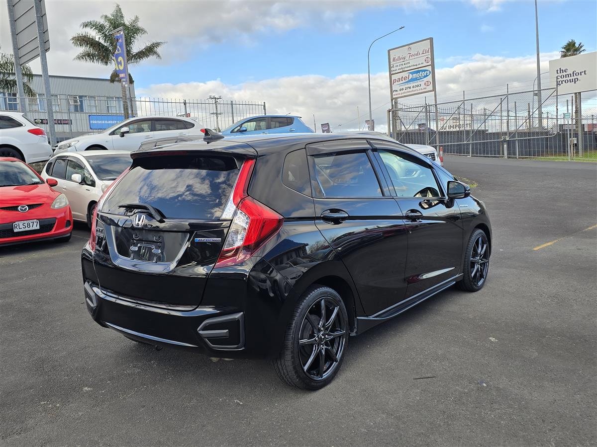 2016 Honda Fit Hybrid !! Leather Seats !! Hatchback Automatic, Black, 5 seats, New Import, 1,490 cc, 94,779 km