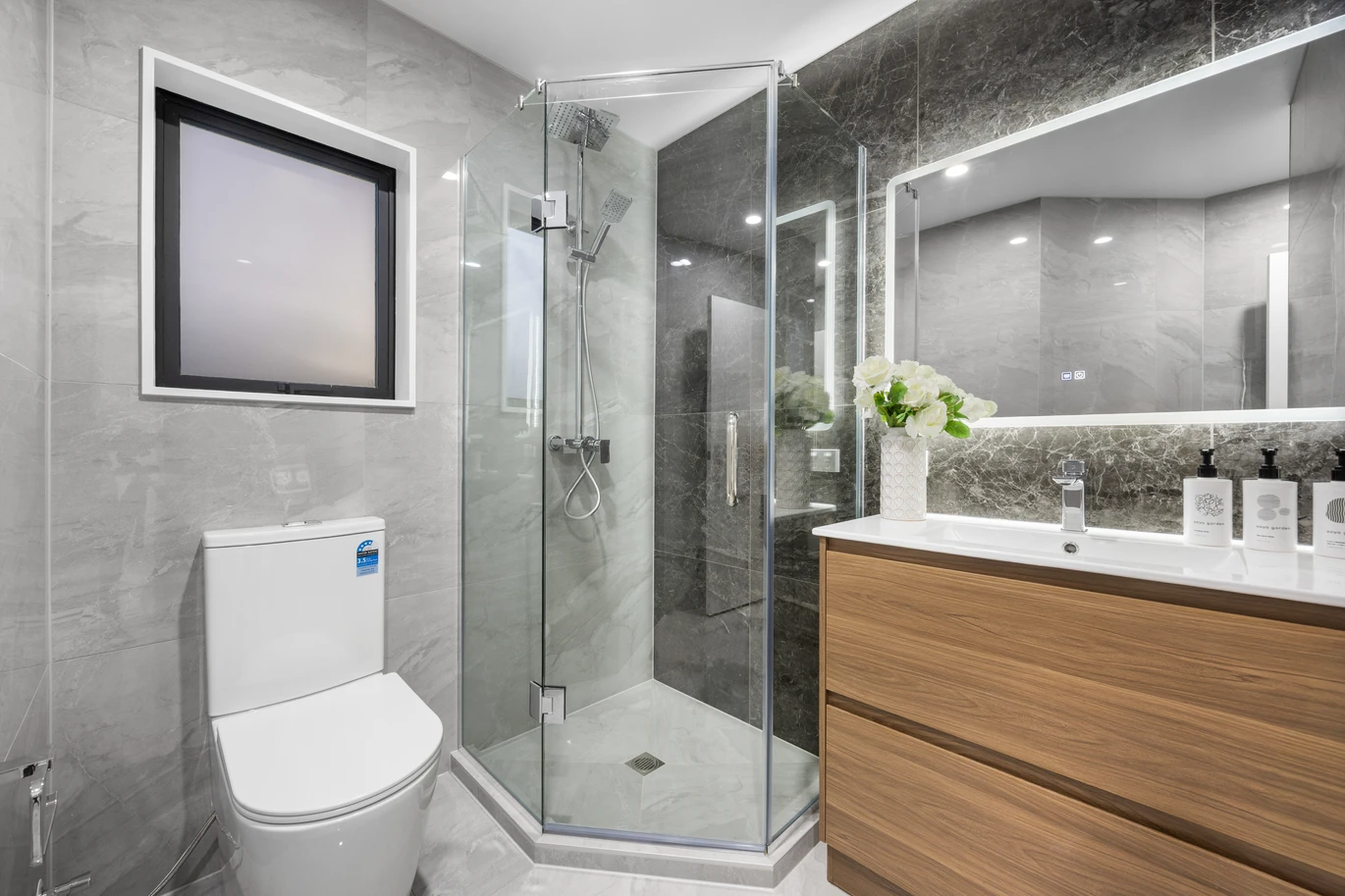 10-Year Master Build Warranty, Brandnew 4 beds (2 ensuites) 3.5 baths duplex home with garage, close to motorway access, Mount Roskill Shopping Hub, In zone for New Windsor School, Blockhouse Bay Intermediate and Lynfield College, 25B Rosamund Avenue New Windsor, Auckland