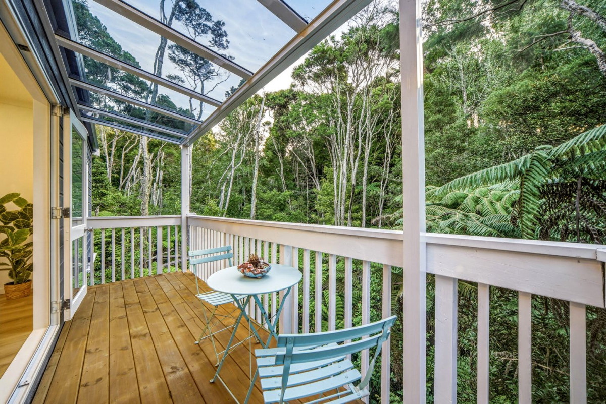 95m2 Renovated 3 beds 1 bath home with carport, close to Manuka reserve and Leigh Scenic reserve, local shops, 2/26 Anne McLean Drive, Bayview,, Auckland