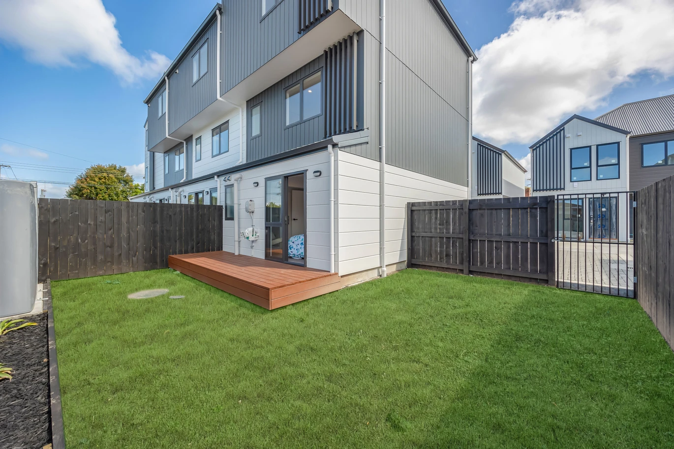 Brandnew 3 beds 2.5 baths home with garage, 1 ensuite ground floor, close to Woolworths, shops, parks, schools, 3/25 Taikata Road Te Atatu Peninsula, Auckland