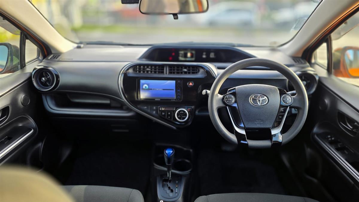 2018 Toyota Aqua *Push Start*Reverse Camera*Nice Mags*3rd Gen* Hatchback Automatic, 5 seats, Hybrid, 1,496 cc, 105,584 km