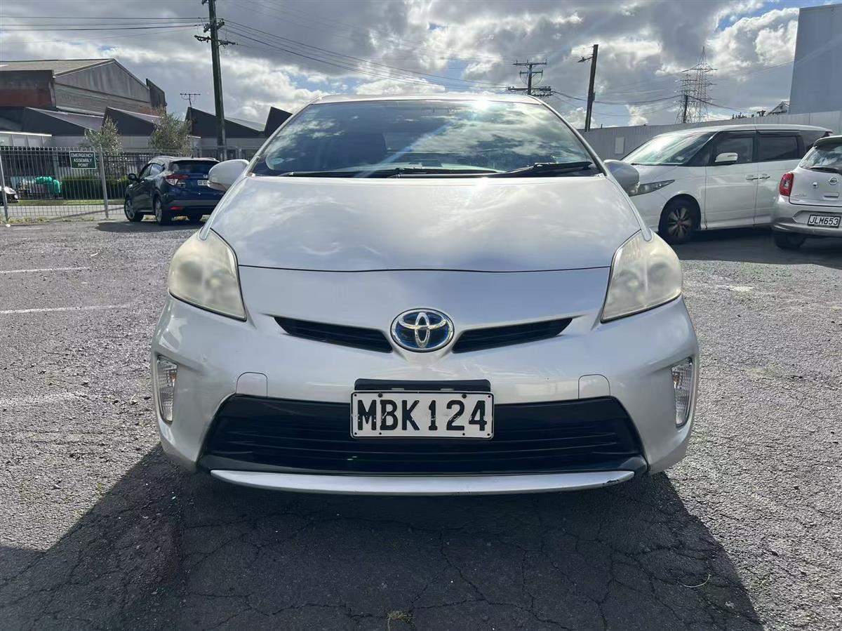 2013 Toyota Prius Hatchback Automatic, 5 seats, Silver, 3 owners, Petrol, 1,790 cc, 402,044 km
