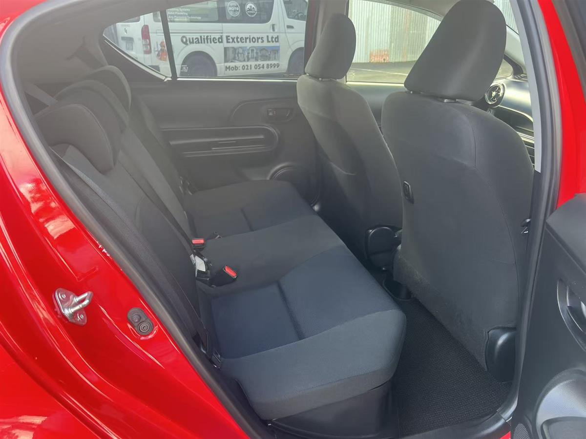 2015 Toyota Aqua Hatchback Automatic, 5 seats, Petrol, 1,496 cc, 119,748 km