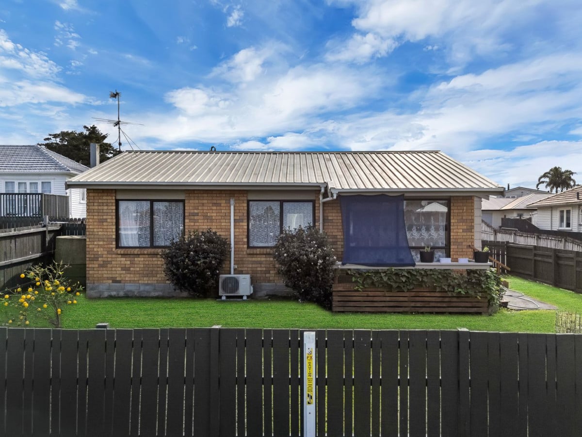 1058m2 section, 3 Standalone 2 beds 1 bath home with car parks, close to transport, shops, schools, and amenities, 22 Ingram Street, Papakura, Auckland
