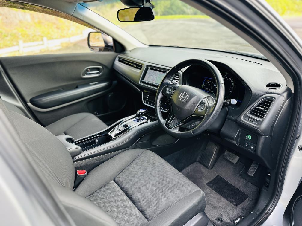 2015 Honda Vezel SPORTS HYBRID !! RV/SUV Tiptronic, 5 seats, Silver, New Import, Hybrid, 1,500 cc, 41,162 km