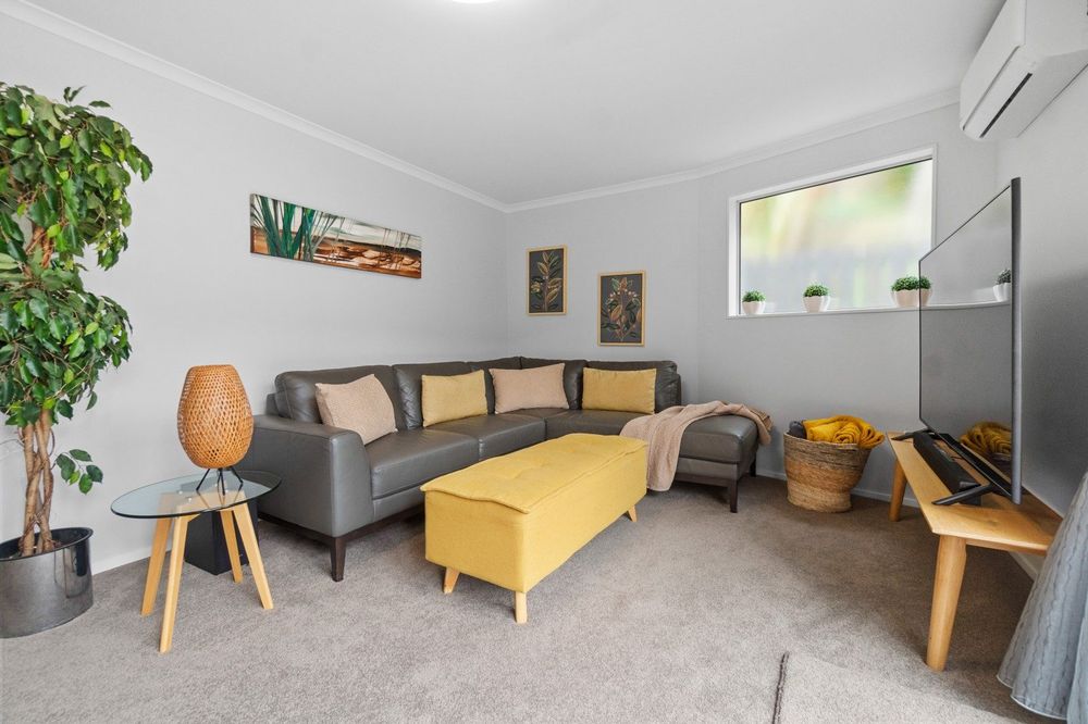 Mt Albert Grammar School zone, Standalone 5 beds + office 4 baths house with double garage, with easy access to public transport and within walking distance to Sandringham local cafés, shops, and amenities. 298B Mount Albert Road, Sandringham, Auckland