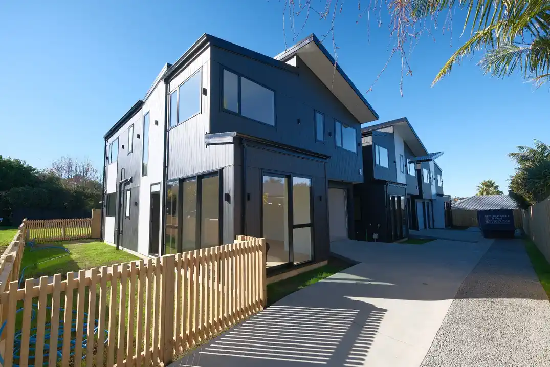 For rent, 4 beds 3 baths house with garage, Available from 1st July, 31A Culver Tce, Howick, Auckland
